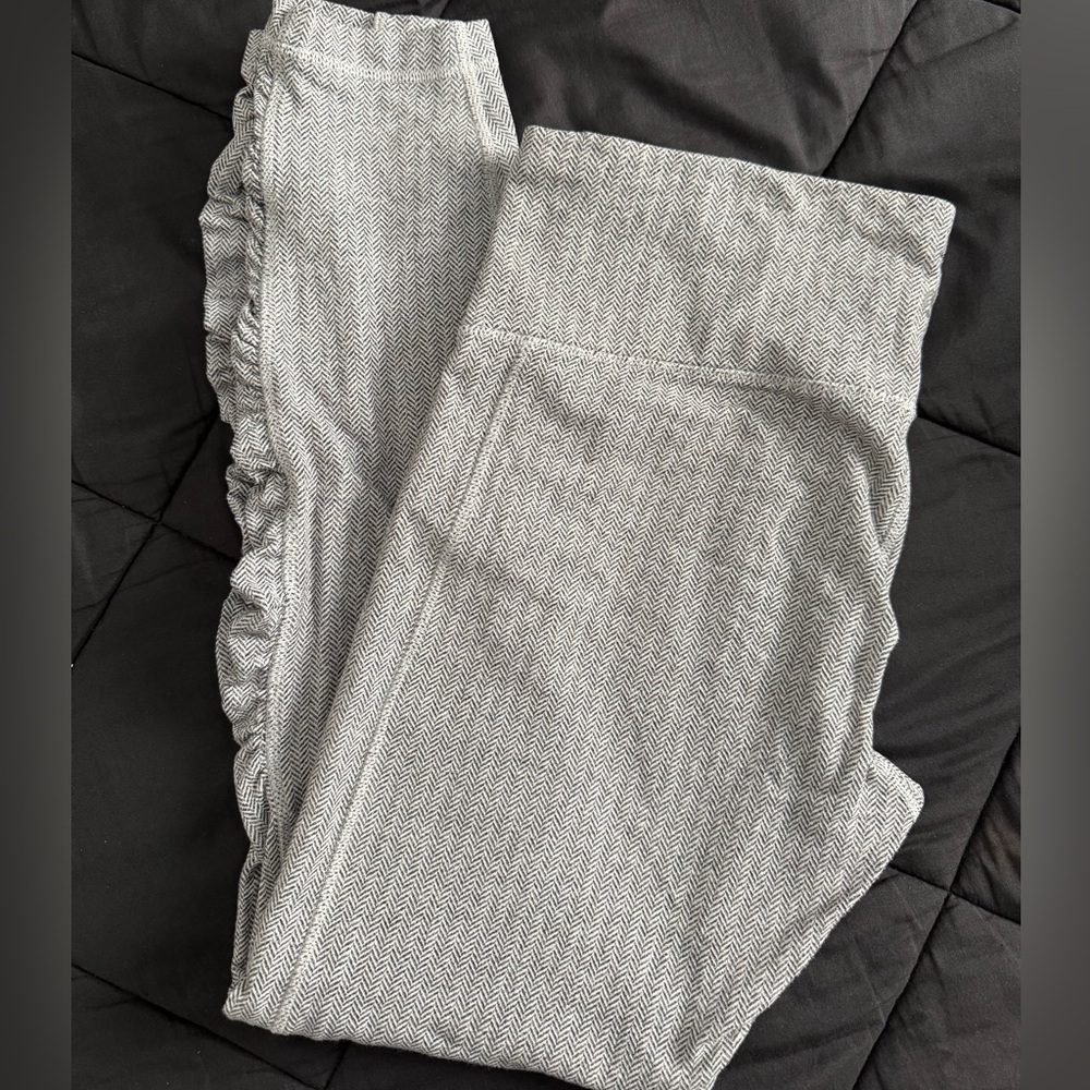 Lululemon Leggings - Black White Gray Chevron Pattern Sz 10